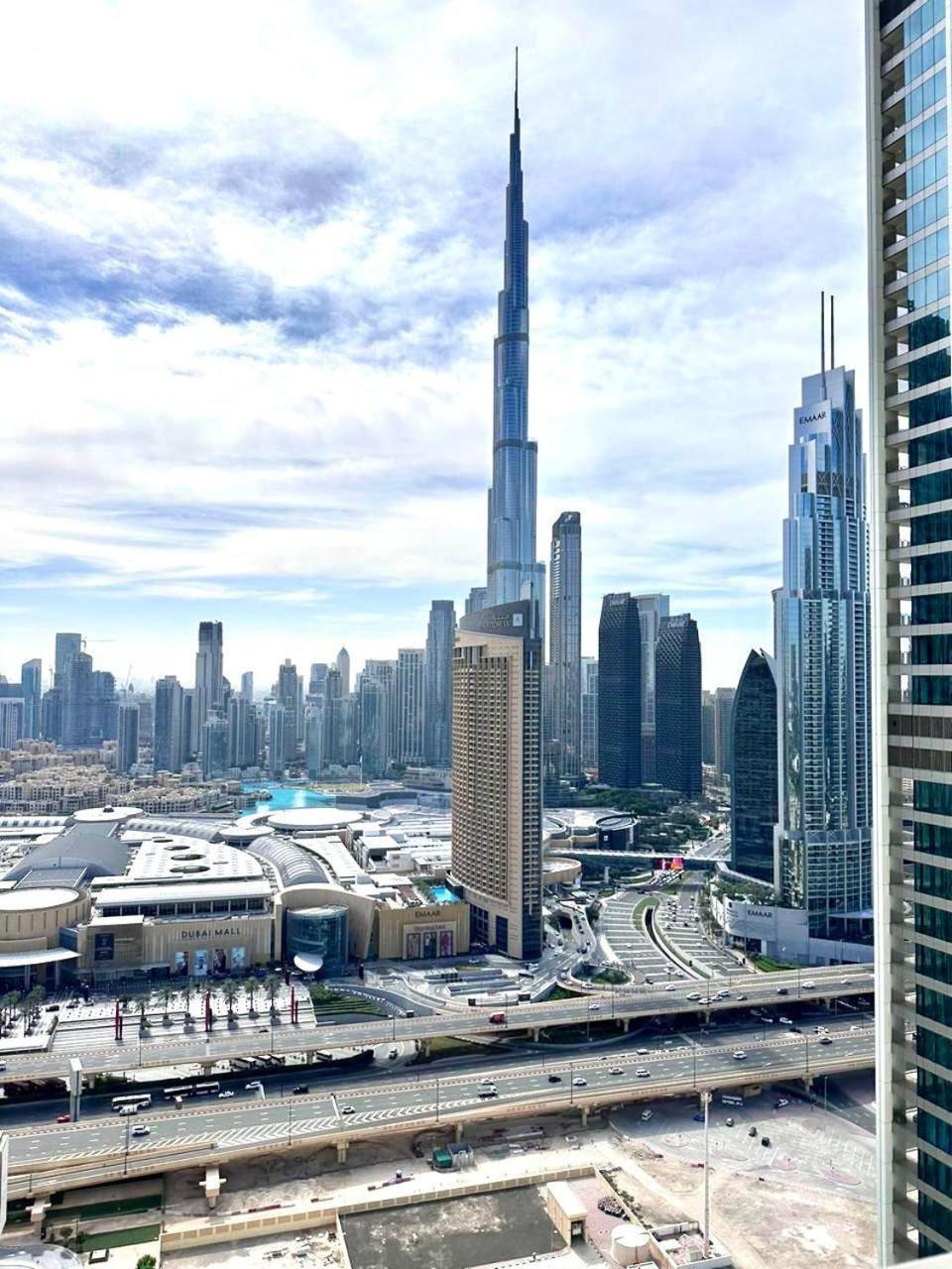 Emaar Fashion Avenue With Burjkhalifa View 24 Dubai